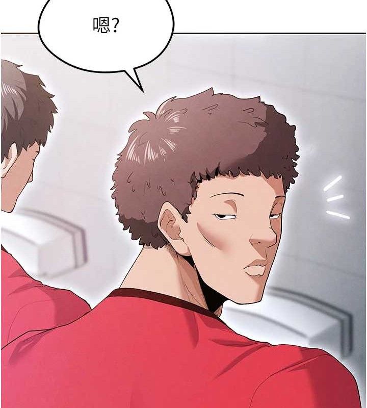 足球型男脱单指南第10话-厕所内练等