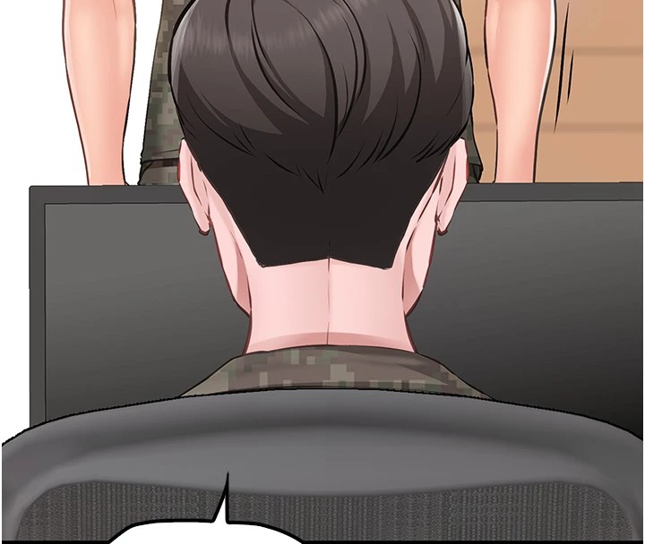 报告女班长:一根突起第1话-女军部队唯一的男兵