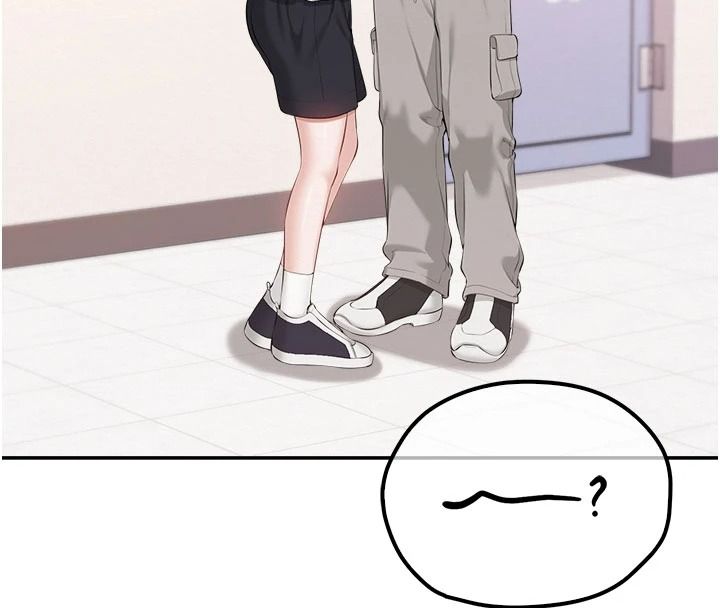 校園成人禮第57話-躲在男廁親密接觸