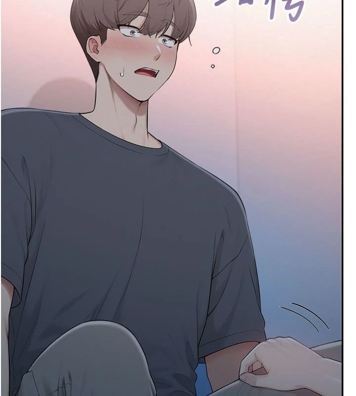 校園成人禮第57話-躲在男廁親密接觸
